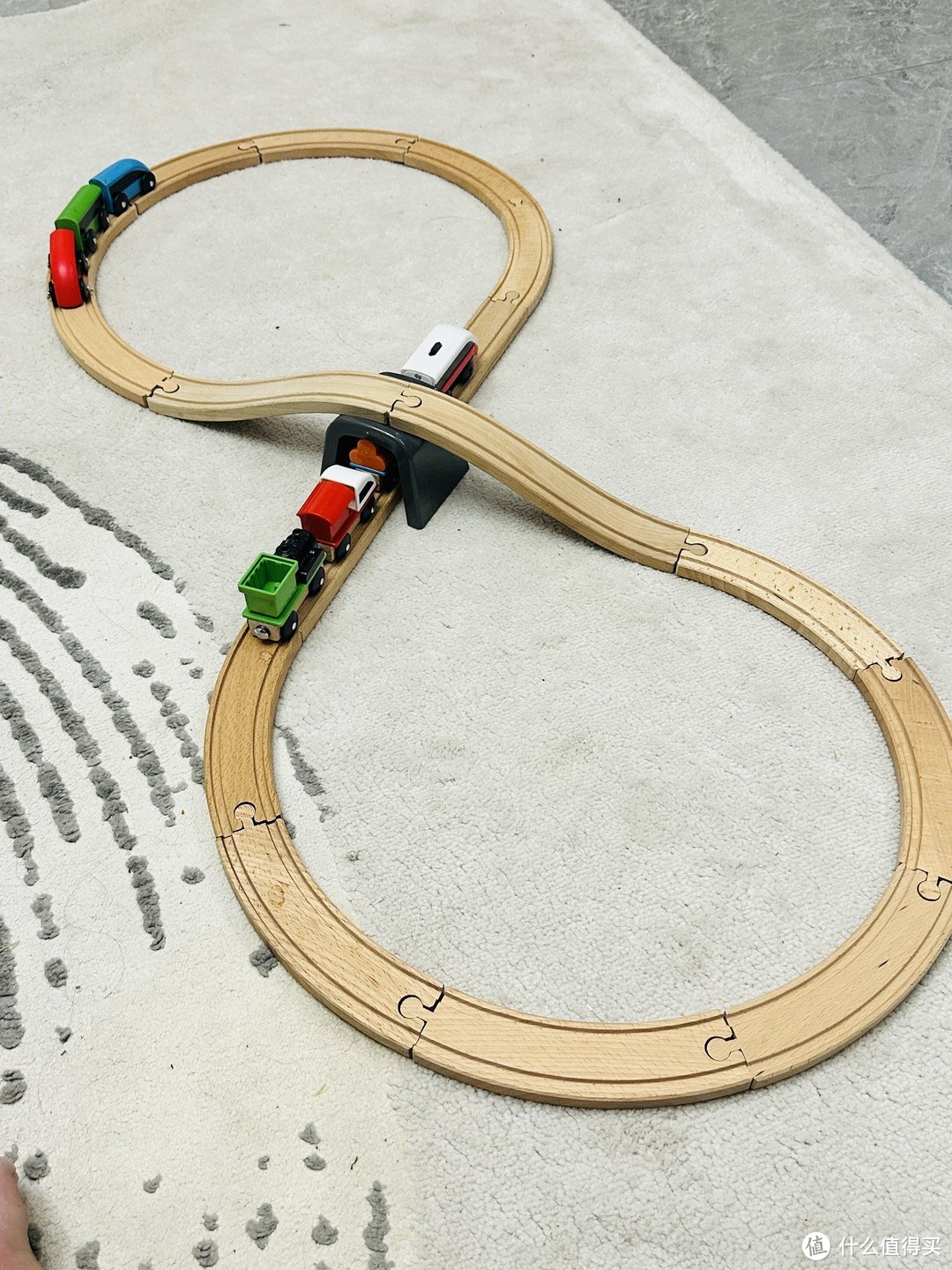拥有了小时候梦寐以求的玩具火车轨道