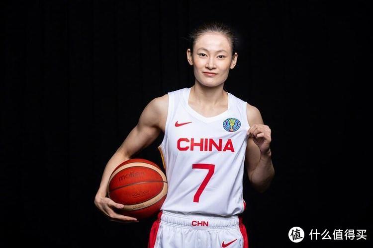 中国女篮队长是谁图片