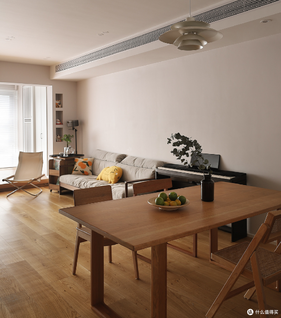 难怪很多家庭都喜欢把床转个方向!看了她105㎡家,才知道有多爽