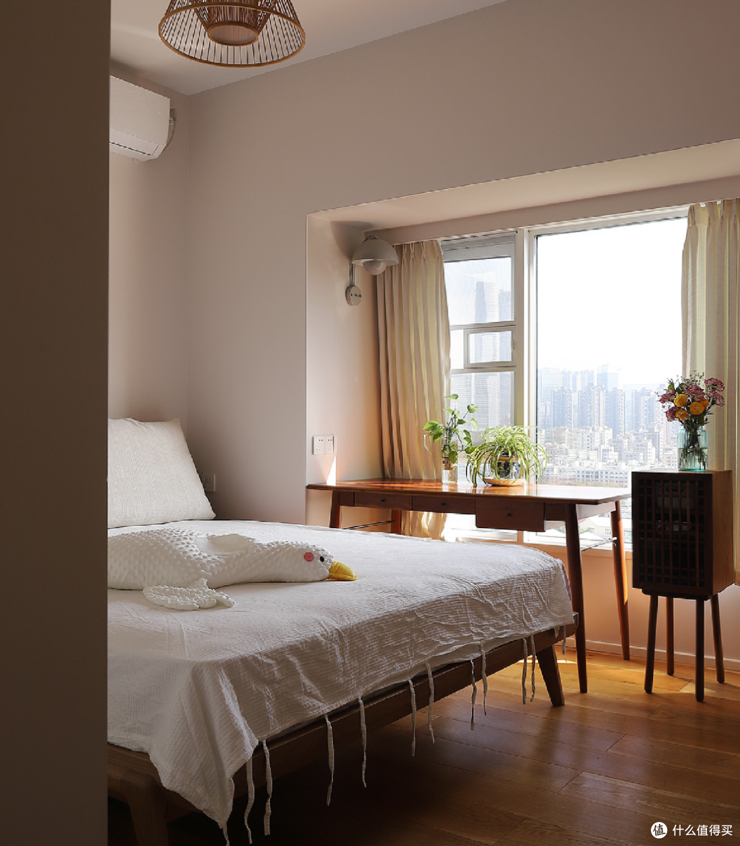 难怪很多家庭都喜欢把床转个方向!看了她105㎡家,才知道有多爽