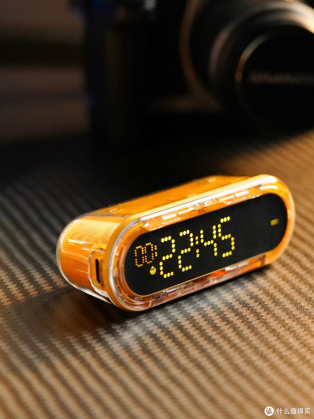 闪极——重力时间胶囊，这款重力时间胶囊又可以当做充电宝使用，又可以当做计时器来使用。