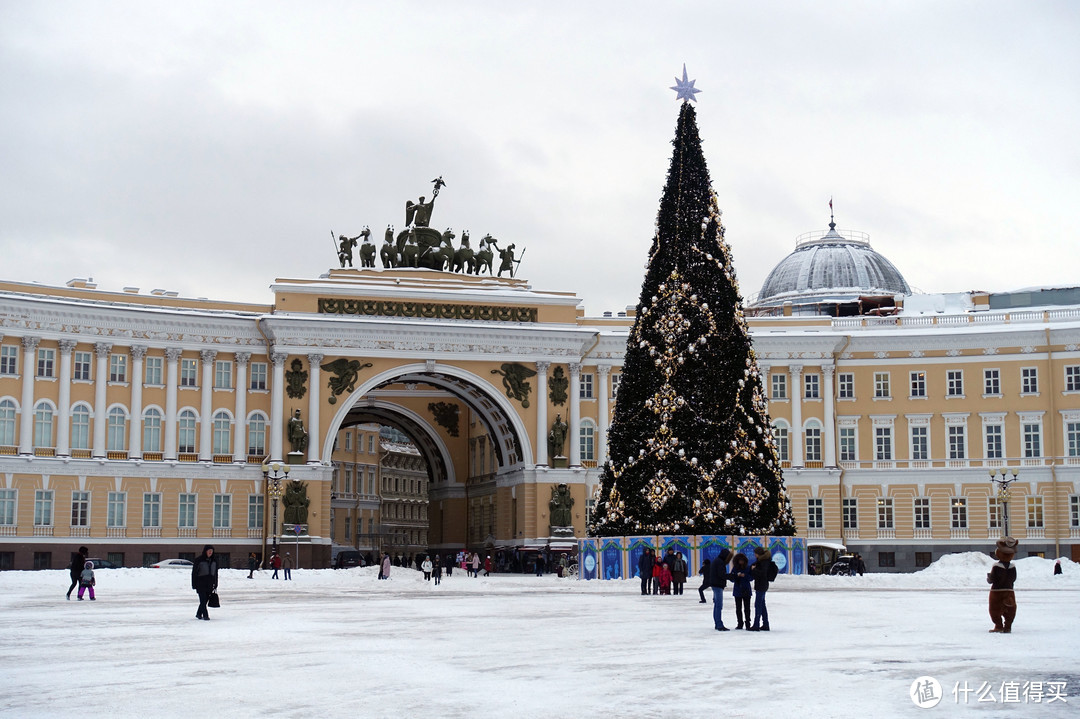 对面是总参谋部大楼，也是个博物馆，据说里面有莫奈梵高和一些俄罗斯画家的作品。