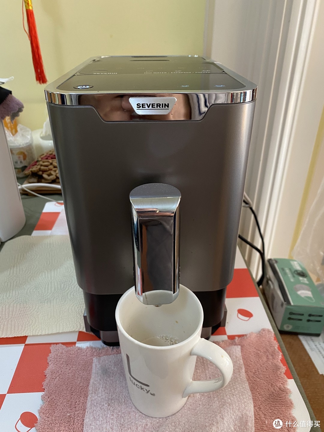 简洁小巧的全自动咖啡机