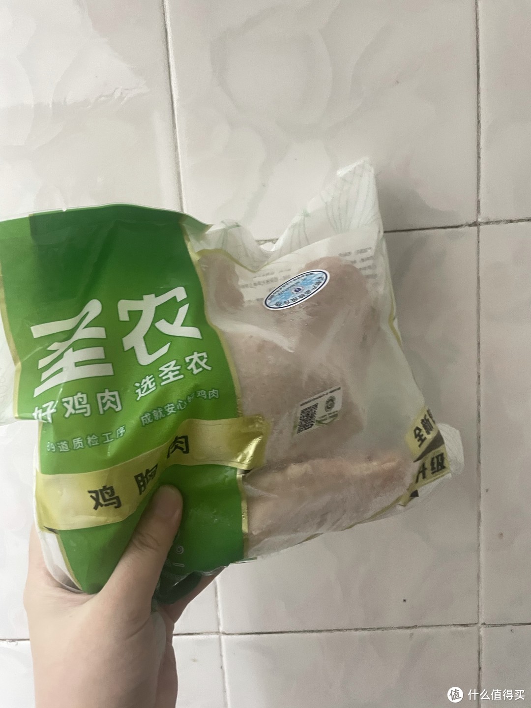 宠物生骨肉：圣农和正大的鸡大胸对比