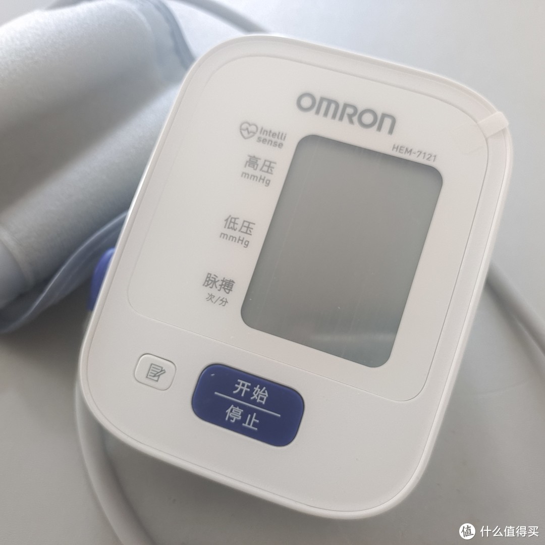 家中如果有老人，那一定要常备一台全自动电子血压仪。