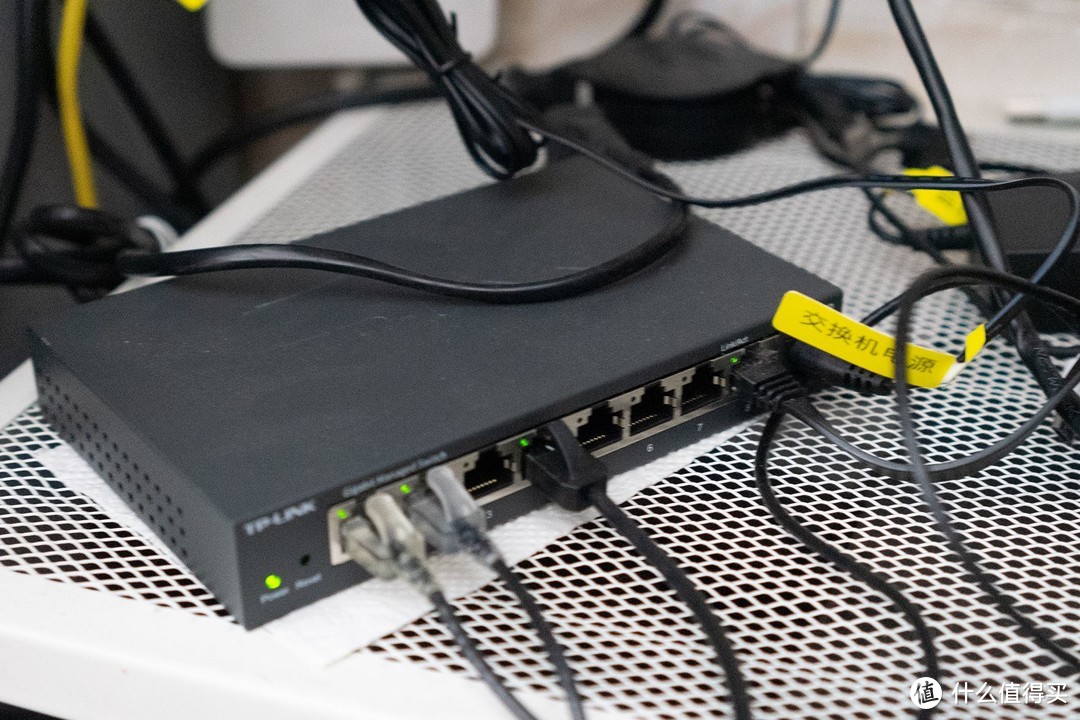 不到百元的8口网管交换机：TL-SG2008D开箱，支持VLAN、云管理、端口限速，VLAN隔离、单线复用全靠它！