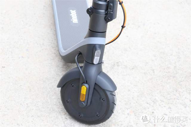 开学新装备：纤巧灵动 满速真续航 年轻人理想的智能出行工具--Ninebot E2 plus电动滑板车深度评测