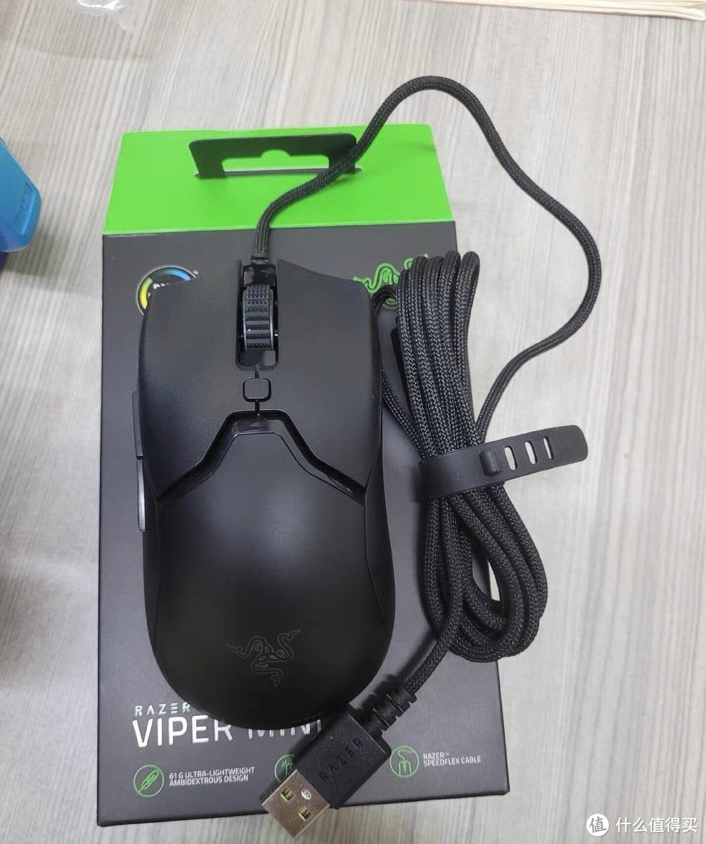 轻量级鼠标推荐-Razer Viper Mini