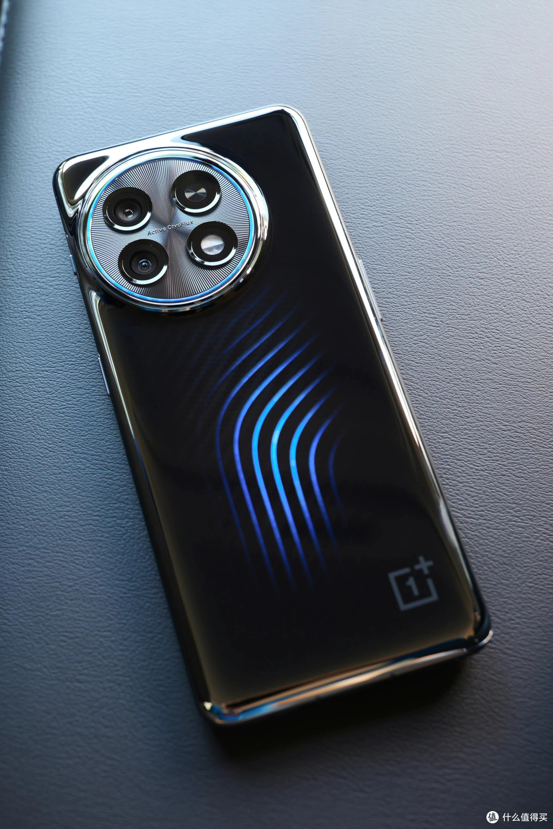 一加11概念版携能改变手机行业的首款微泵主动液冷散热技术亮相西班牙