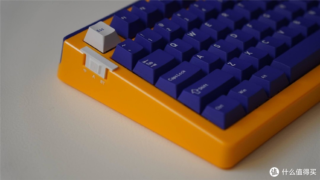 达尔优A81机械键盘紫金版本体验分享：双色键帽还有全键热插拔