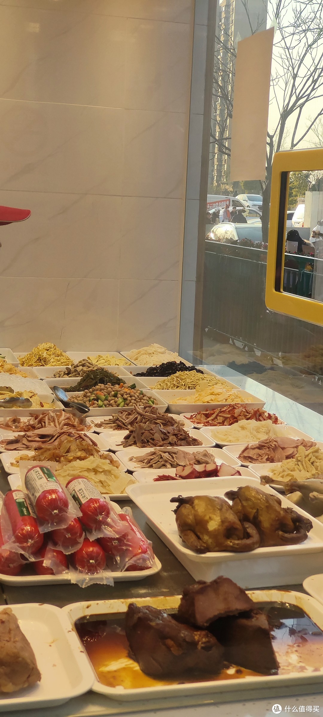 最近菜价涨的厉害吗？菜市场开业，去看看价钱/据说上海今年肉便宜，蔬菜贵，蔬菜几乎没有低于8元吗？