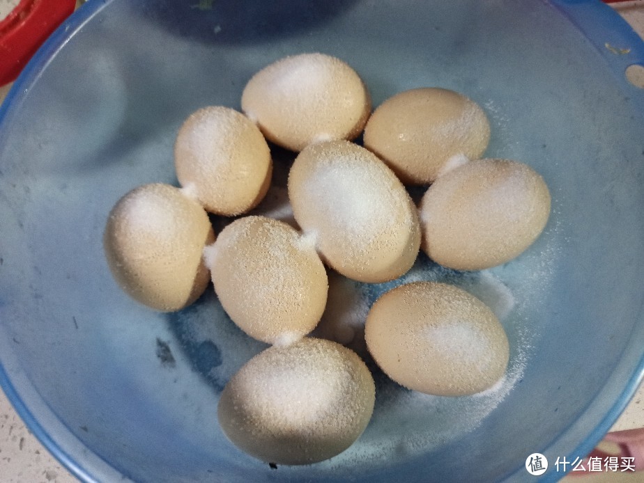 使用方便的空气炸锅，用途很多的：用苏泊尔空气炸锅做盐焗蛋。