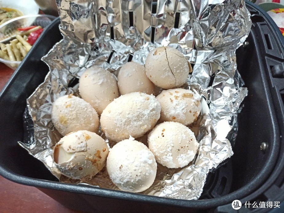 使用方便的空气炸锅，用途很多的：用苏泊尔空气炸锅做盐焗蛋。