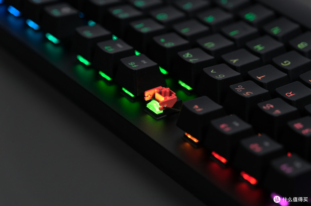 高调又安静的杀手！Razer Huntsman V2猎魂光蛛V2竞技版