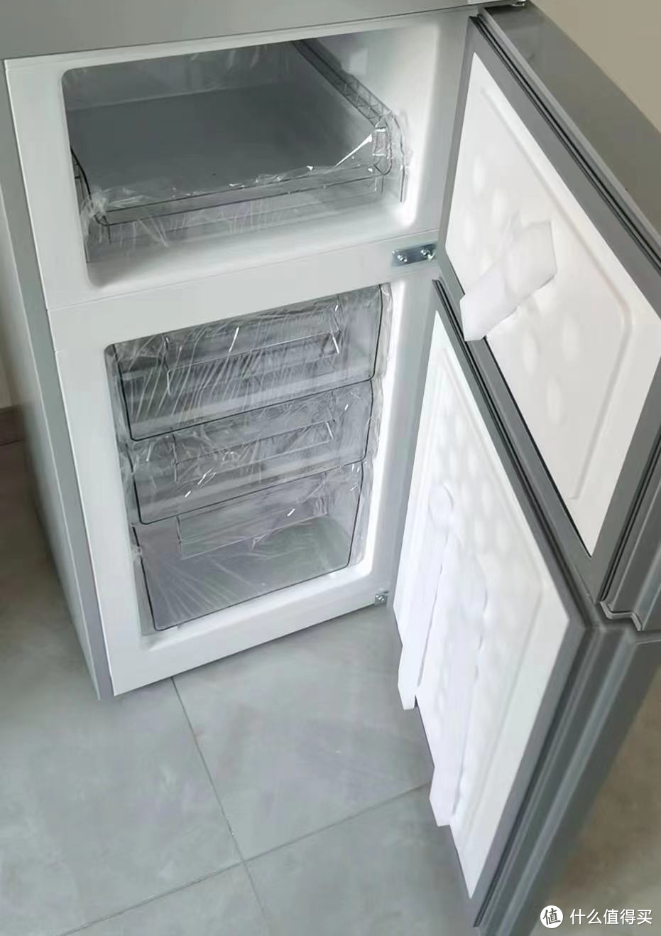 如果你也是小面积的出租房，可以考虑买个它---米家三门冰箱