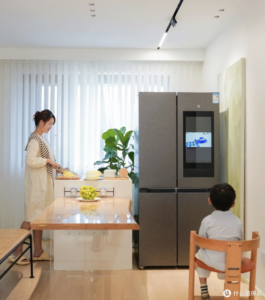 一万多的冰箱和三四千元的冰箱有什么不同？贵的冰箱到底贵在哪？推荐冰箱最适合家庭式用的价位。