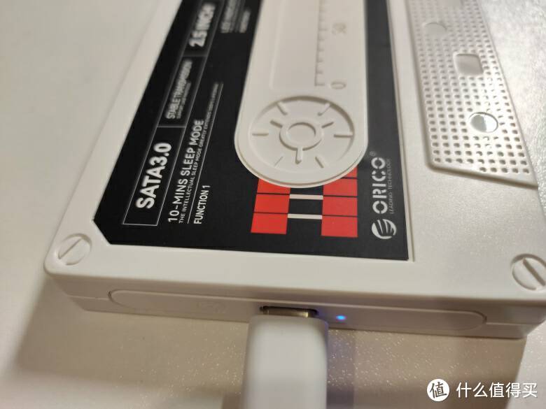 理工男的回忆杀，ORICO复古磁带2.5寸SATA硬盘盒