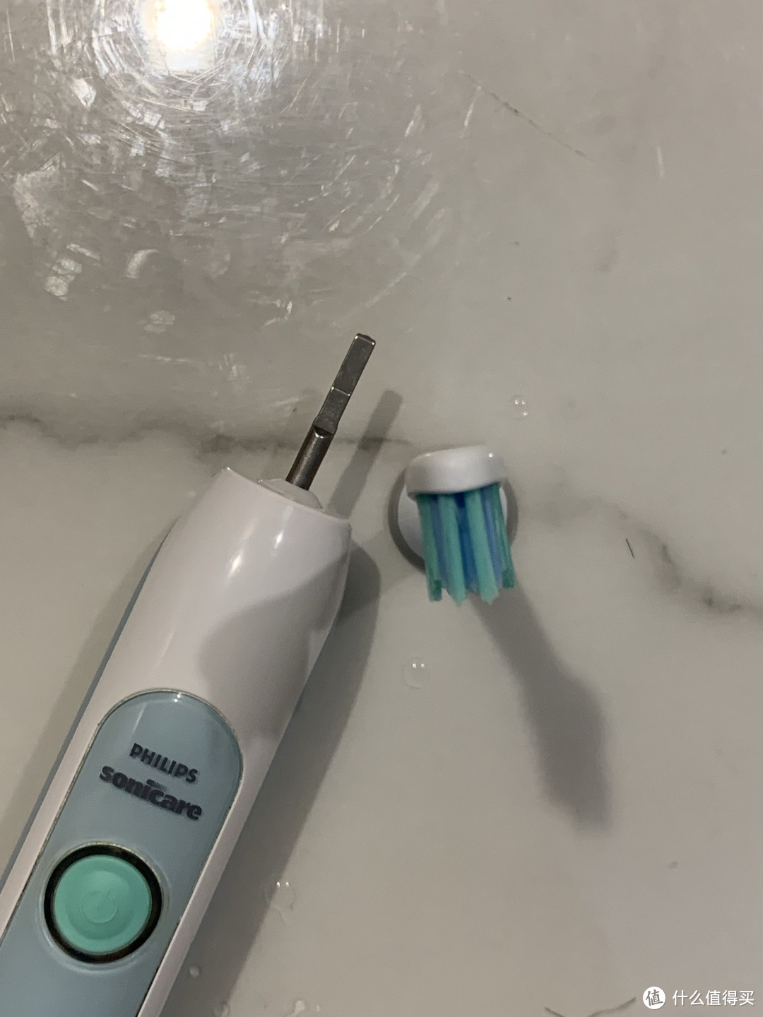 飞利浦电动牙刷很好用，而且还能搭配第三方刷头使用，性价比非常高。