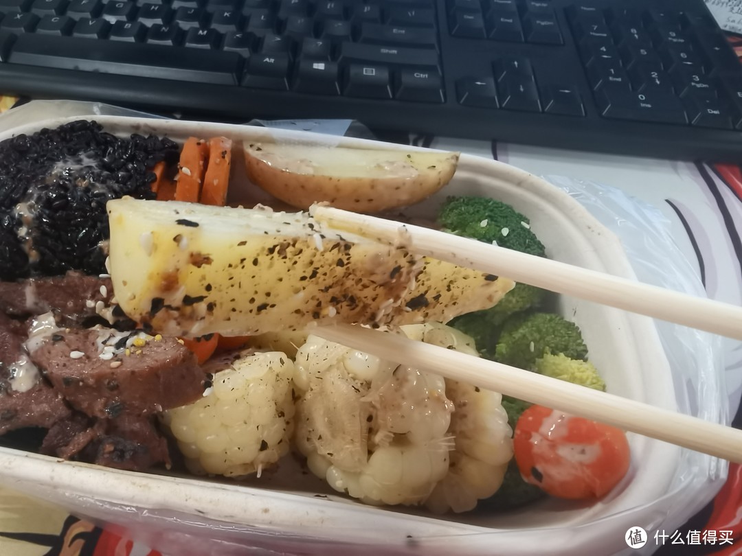 单位食堂开始卖减脂餐了，减肥风气已经卷到食堂