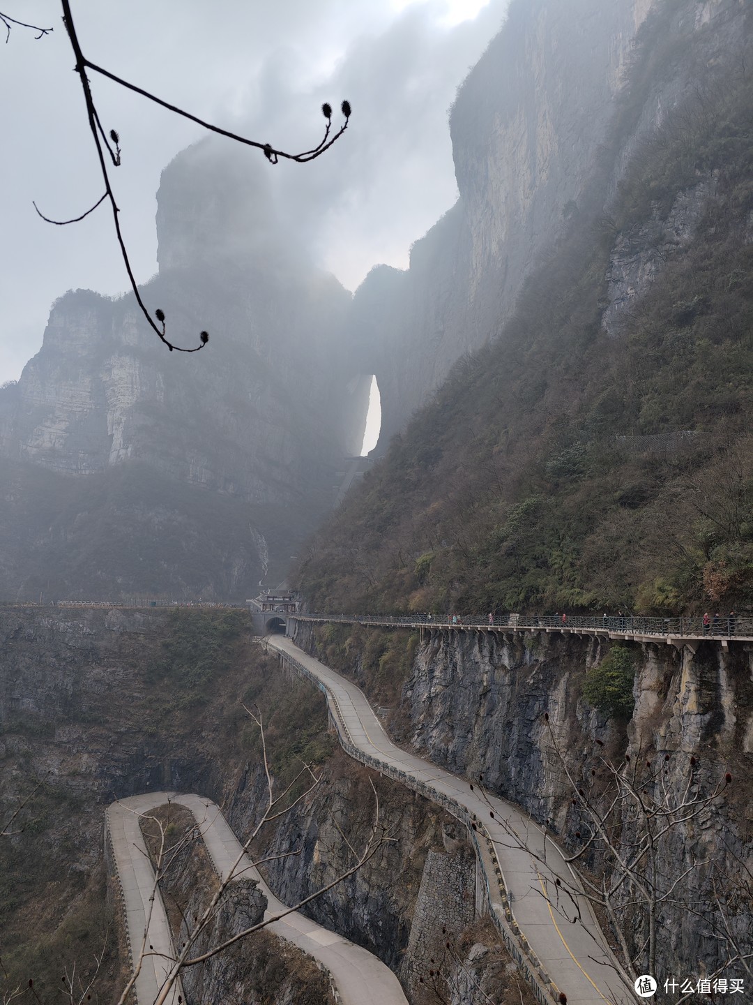 索道落地后可步行到天门洞