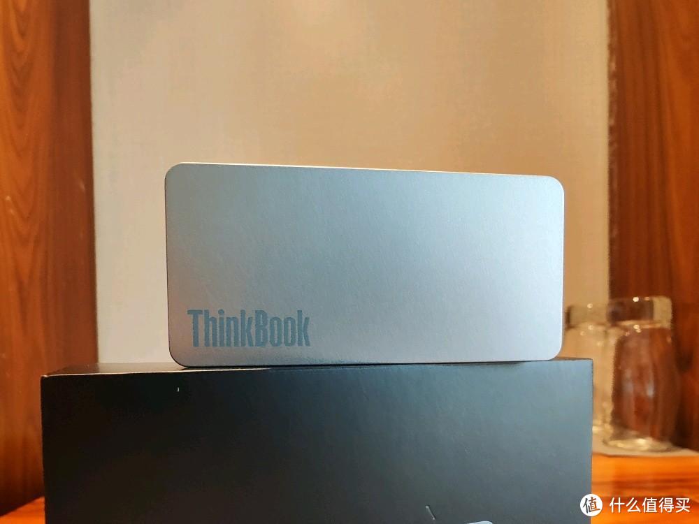 联想ThinkBook随行能量卡GaN 65W电源适配器，重新定义轻薄出行