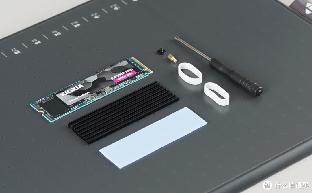 铠侠EXCERIA Pro SE10 1T固态硬盘评测：高性能大容量选择！