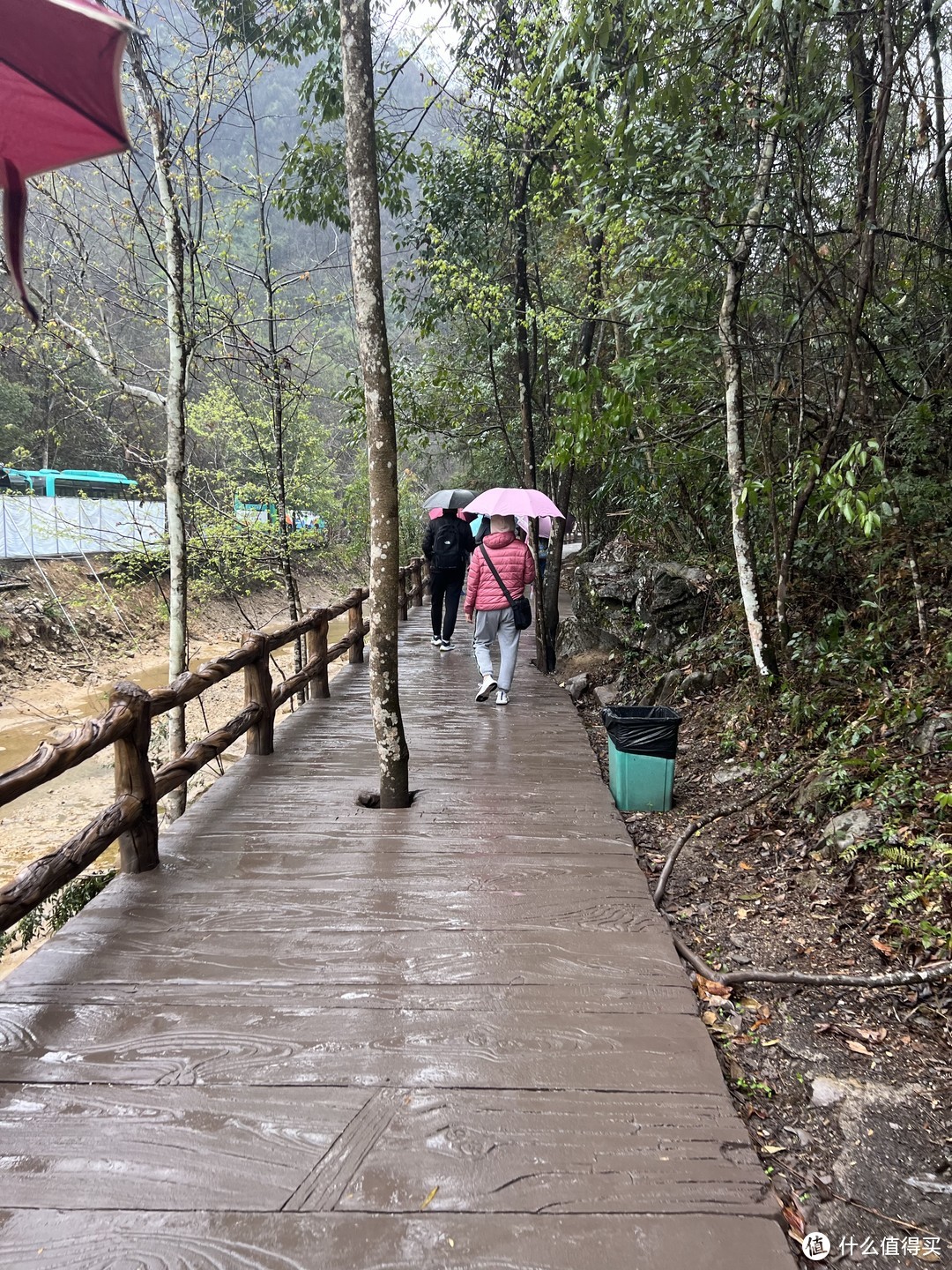 雨中山间徒步，这个应该很减肥