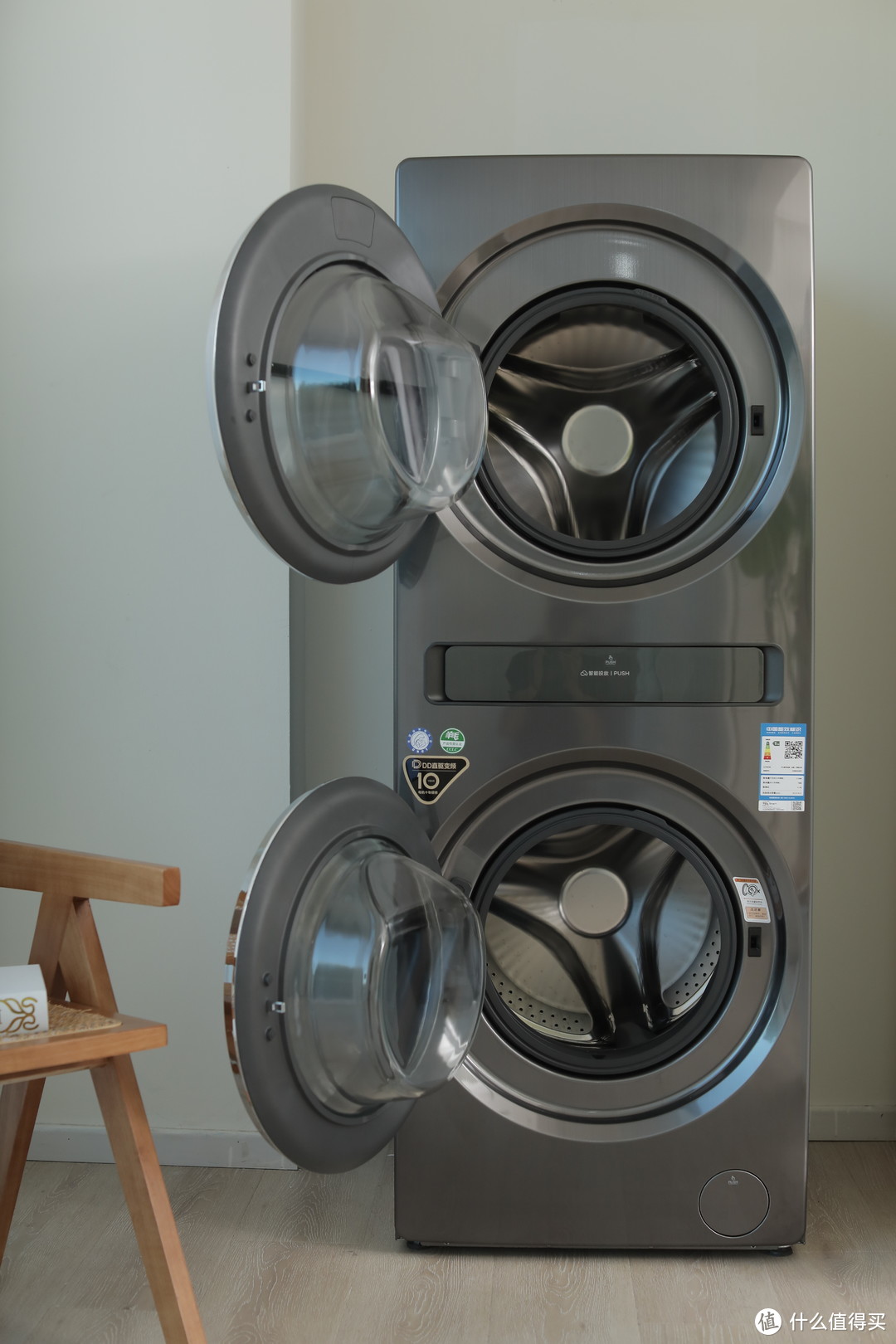 听说你家卫生间已经被洗衣机占满了？来看我这一台顶俩的TCL 双子舱Q10洗衣体验
