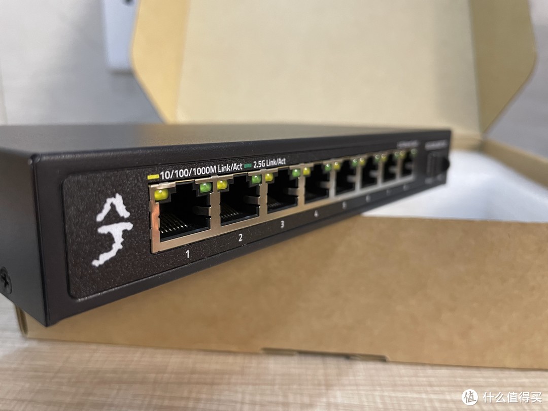 兮克最新SKS1200-8GPY1XF八口2.5G交换机外加单口固定速率万兆SFP+上联解决终端上联升级瓶颈