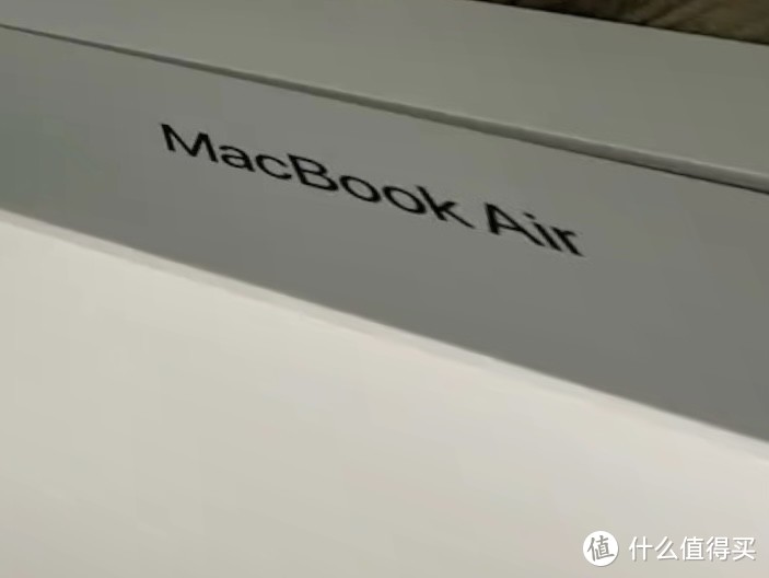 春日宝藏品挖掘。Apple MacBook Air 13.3 八核M1芯片(7核图形处理器) 8G 256G SSD 深空灰 笔记本电脑 MA