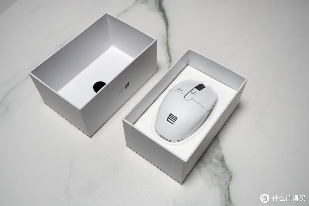 皂品Z1游戏鼠标评测 —— 桌面新宠，轻量化无线鹅蛋鼠