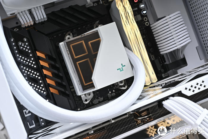 Mesh 副屏白松果——ROG X670E-GENE+乔思伯 D41装机展示