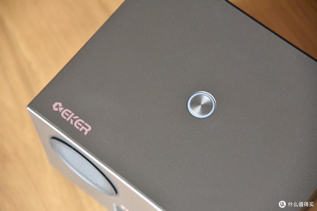 没短板？ 1000ansi流明+自动对焦、梯形矫正，封闭光机更可靠