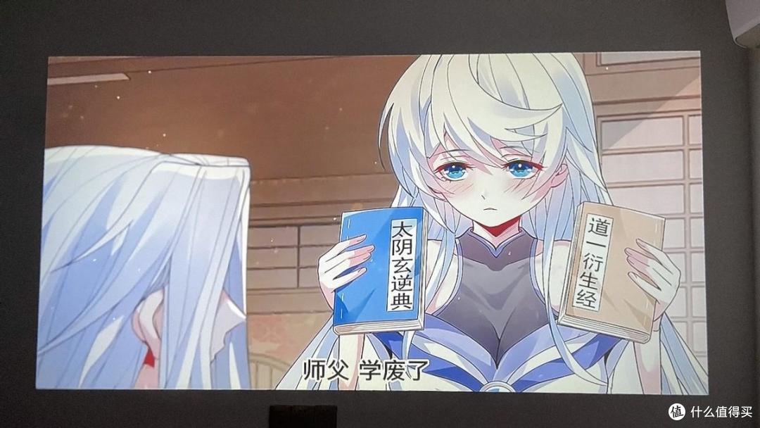 没短板？ 1000ansi流明+自动对焦、梯形矫正，封闭光机更可靠