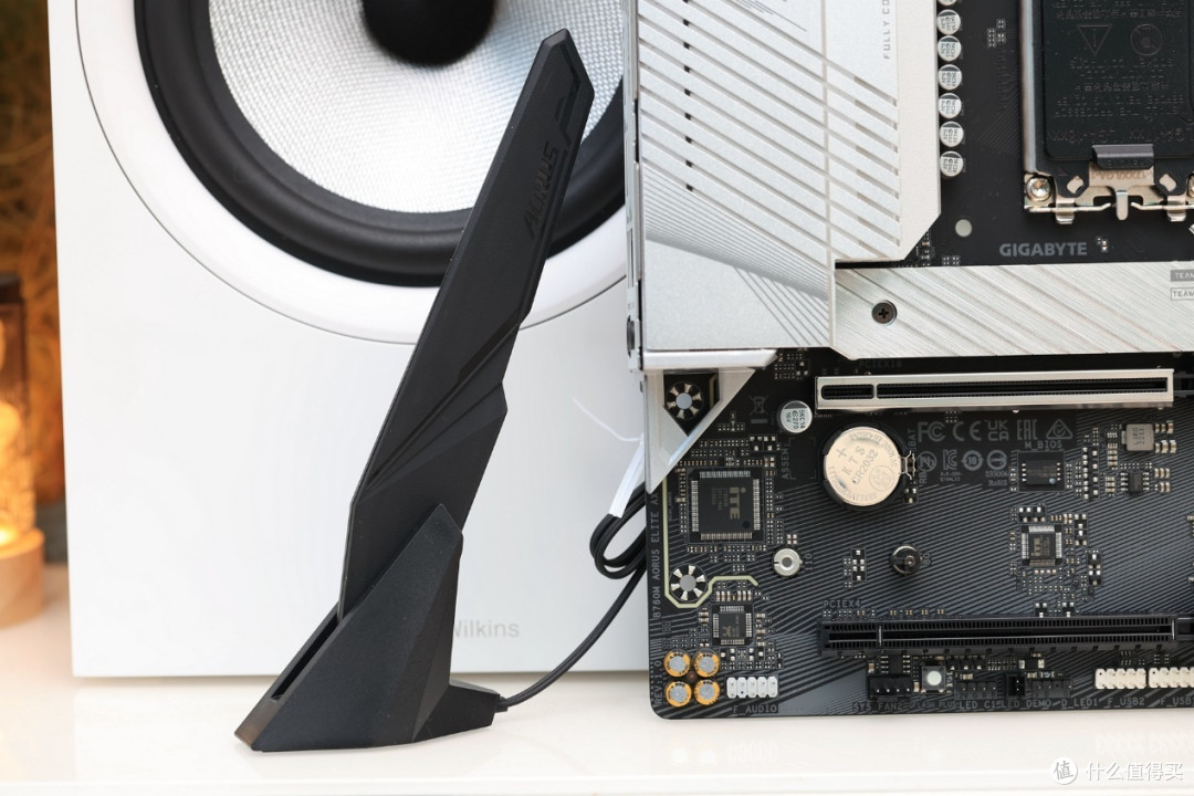 篇十七:性能与颜值兼具,技嘉小雕wifi b760m aorus elite ax主板评测