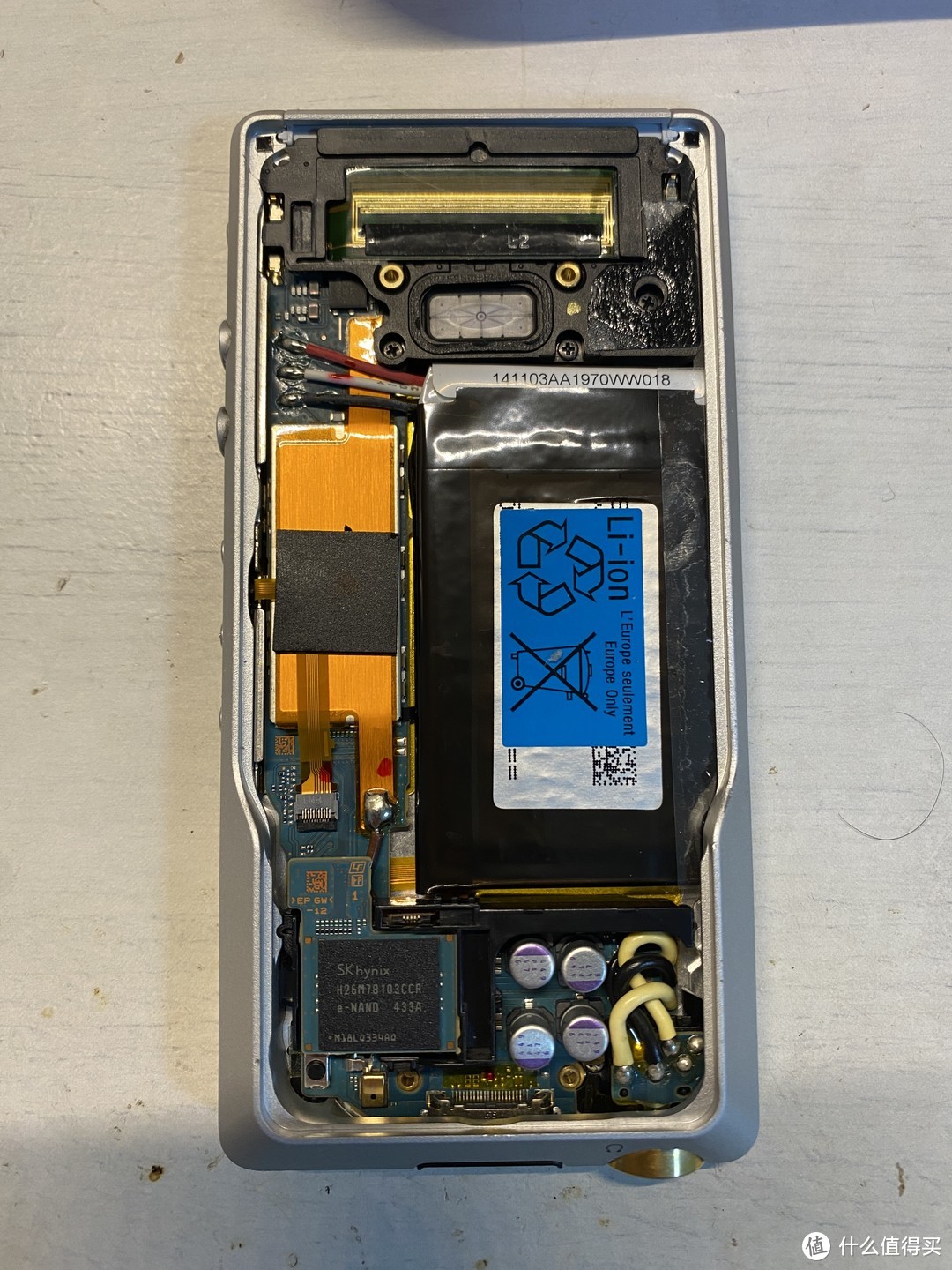 索尼35周年无损音乐播放器ZX1更换电池教程