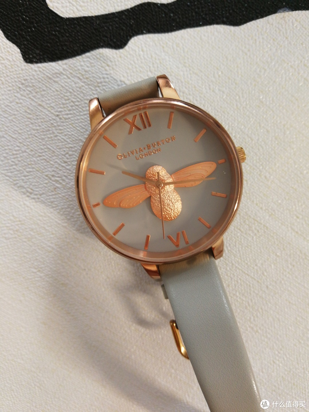 非常漂亮的小蜜蜂-金绿配色手表。