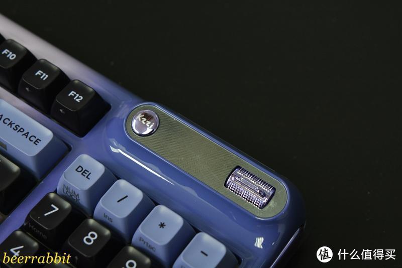 珂芝Z98键盘：搭载TTC高铁轴与智慧彩屏
