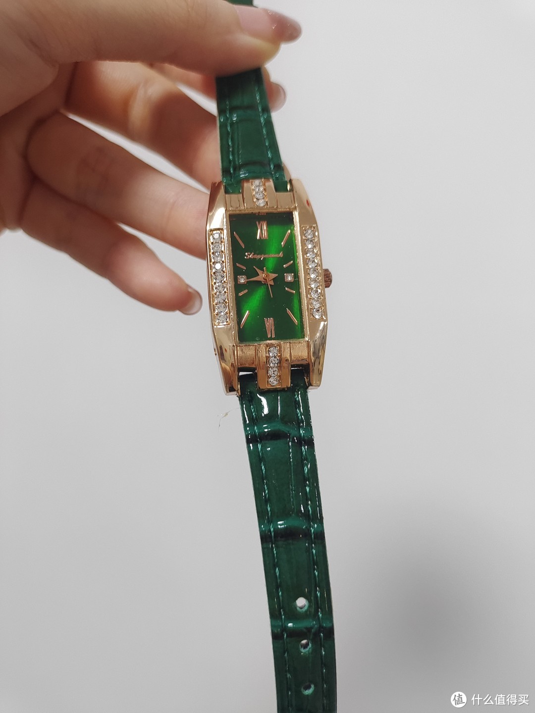 瑞士手表的经典款式-小方钻石英手表