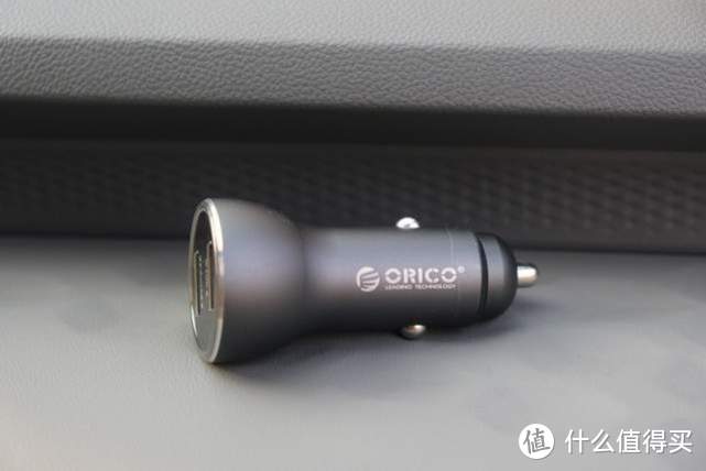 ORICO双口智能车充：双USB快充口，解决自驾游手机充电焦虑