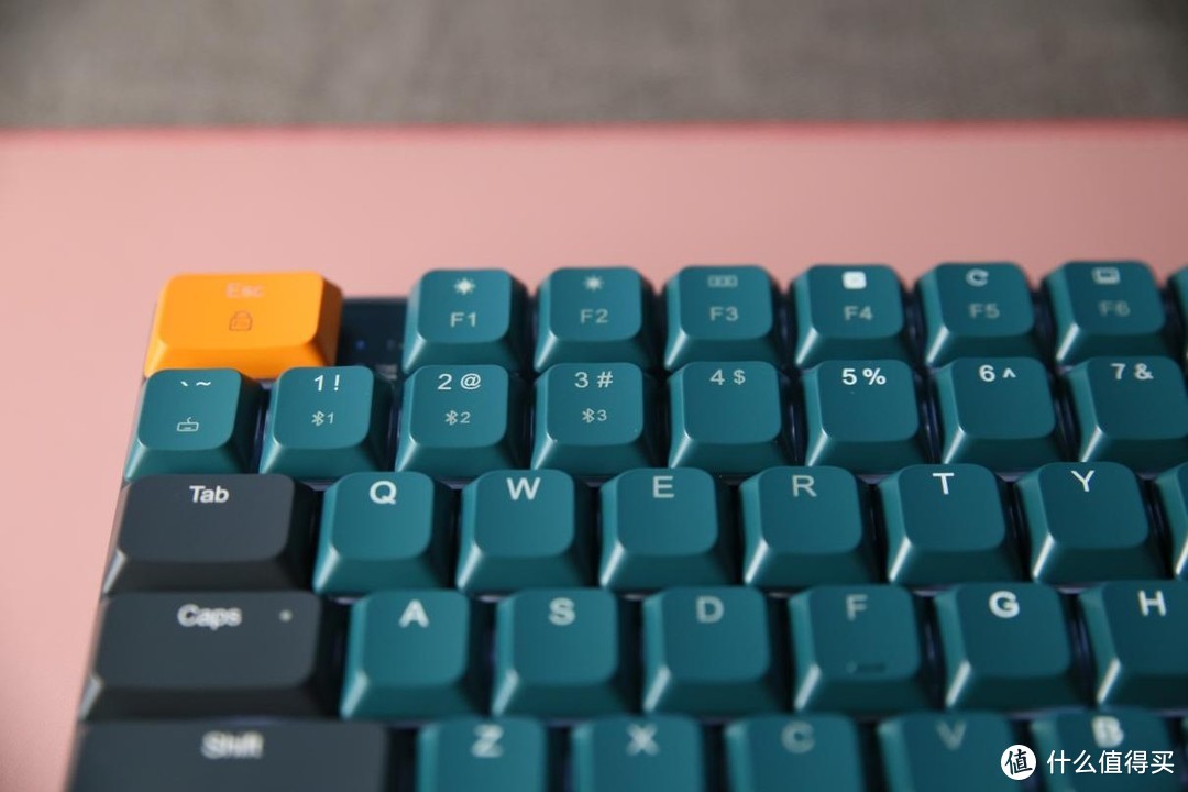 要颜有颜，要实力有实力，笔记本最佳搭档：绿联KU102矮轴机械键盘真香评测
