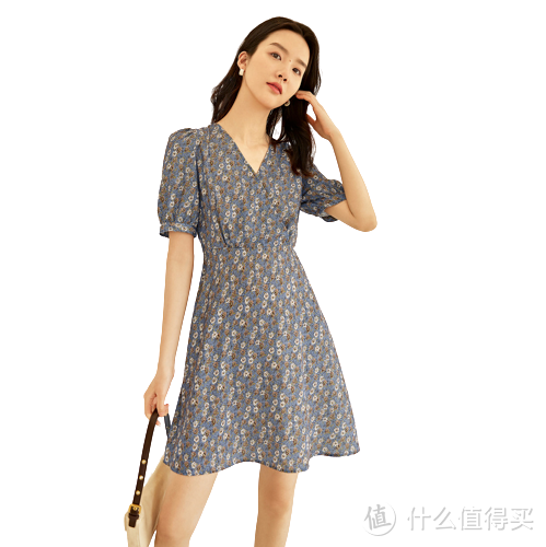 春天来了，姐们妹们快来安排点新衣服吧！唯品会对白旗舰店，衣服裙子百元以内拿下~