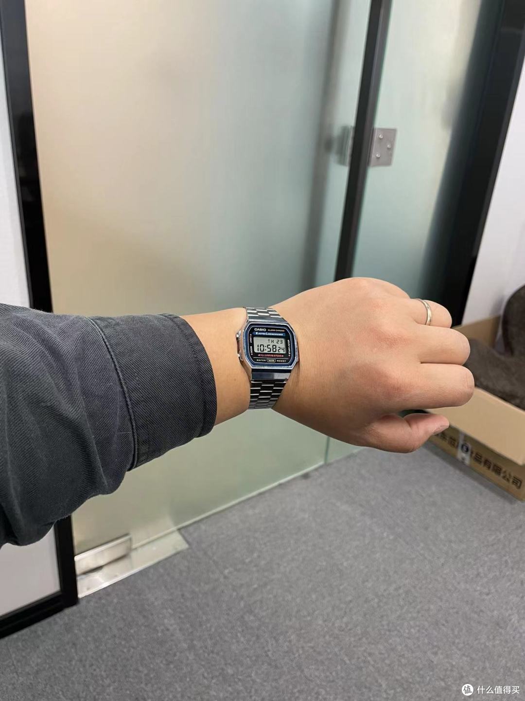 回归腕表本质,撇去其他附加功能的最佳便利选择 - 卡西欧小方块a168