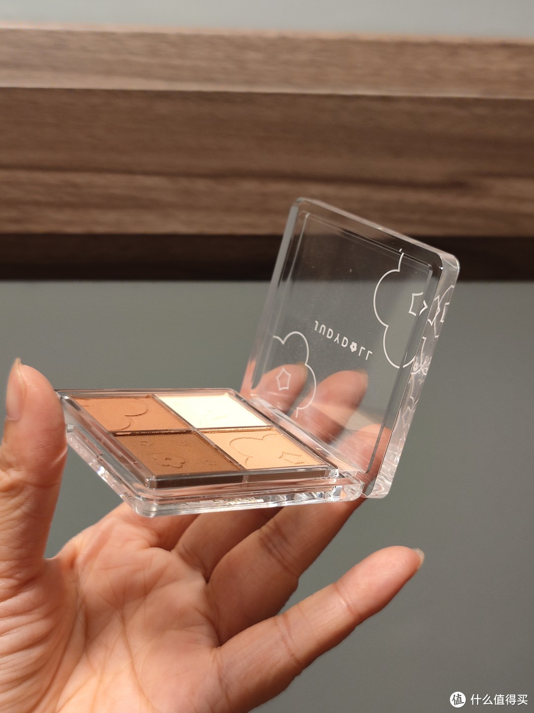 为颜值买单,可可爱爱的橘朵四色眼影盘挺适合新手啦!