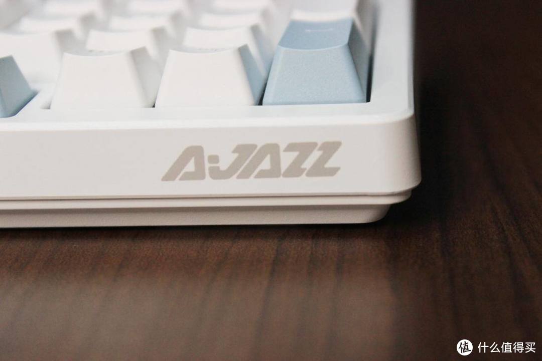 不足两百的全键热插拔黑爵AK992三模机械键盘使用体验