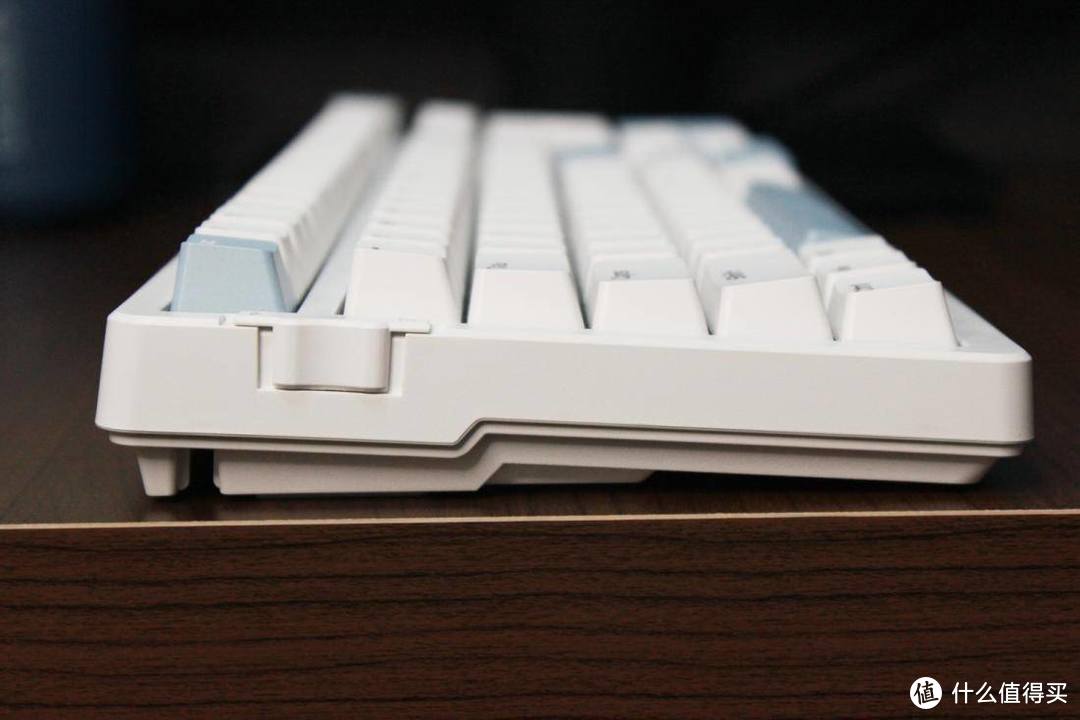 不足两百的全键热插拔黑爵AK992三模机械键盘使用体验