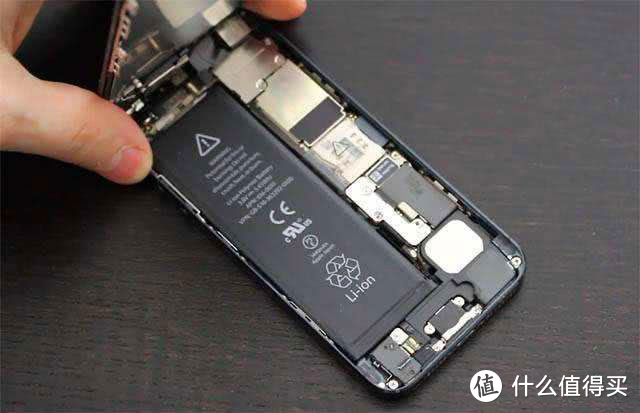 为iPhone 13手机更换第三方电池，没想到JQJQ电池这么硬核