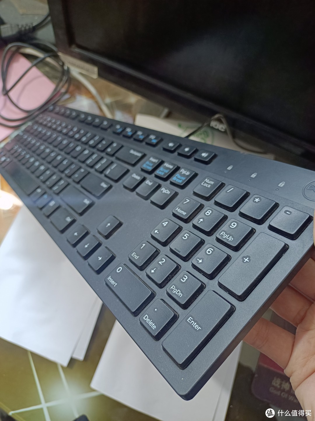 网购的黑色电脑键盘，反应灵敏简约大气，物有所值