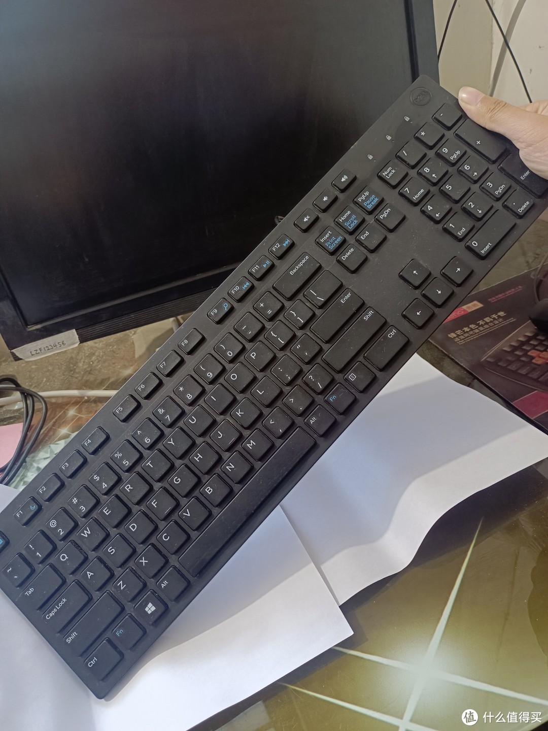 网购的黑色电脑键盘，反应灵敏简约大气，物有所值