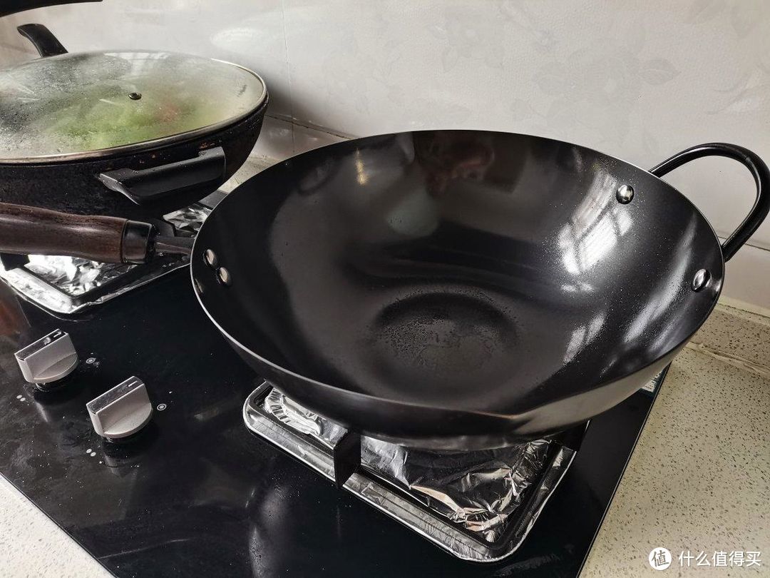 铁锅哪个牌子质量最好？生铁锅好还是熟铁锅好？看完长知识了！